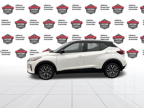 Certified 2021 Nissan Kicks SV image 2