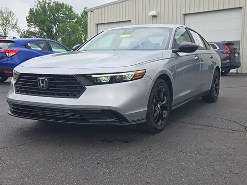 Certified 2025 Honda Accord SE image 3