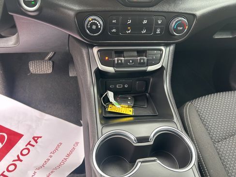 Used 2024 GMC Terrain SLE image 18