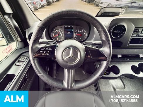 Used 2025 Mercedes-Benz Sprinter 2500 image 21