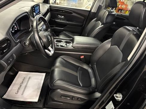 Used 2025 Honda Pilot EX-L image 11