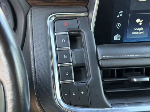 Used 2023 Chevrolet Suburban Premier image 12