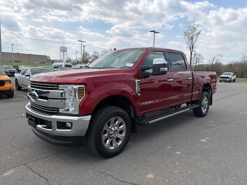 Used 2019 Ford F350 Lariat w/ Chrome Package image 5
