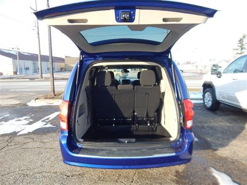 Used 2018 Dodge Grand Caravan SE w/ UConnect Hands-Free Group image 8