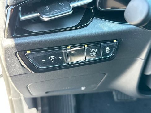 New 2025 Kia Niro EX image 12