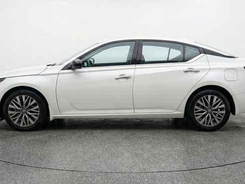 Used 2025 Nissan Altima 2.5 SV FWD image 5