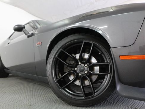 Used 2019 Dodge Challenger R/T w/ Driver Convenience Group RWD image 18