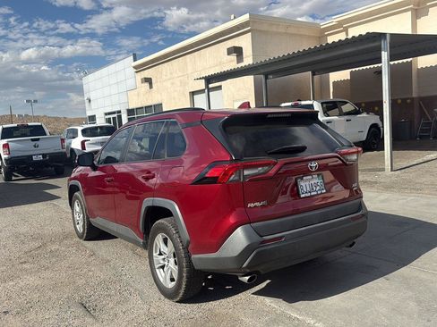 Used 2019 Toyota RAV4 XLE w/ Carpet Mat Package AWD/4WD image 6