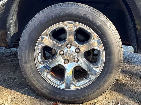 Used 2018 RAM 1500 Laramie w/ Convenience Group image 8