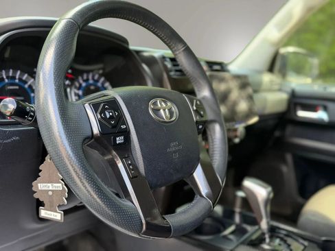 Used 2018 Toyota 4Runner TRD Off-Road AWD/4WD image 19