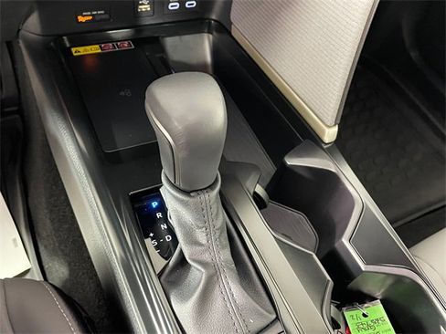 Used 2025 Toyota Camry SE image 10