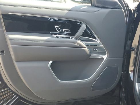 New 2025 Land Rover Range Rover SE image 9