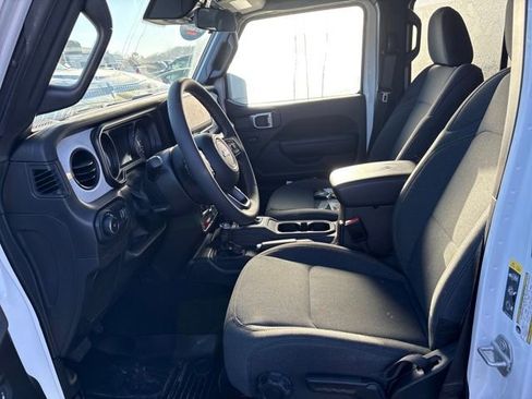 Used 2024 Jeep Wrangler Willys image 7