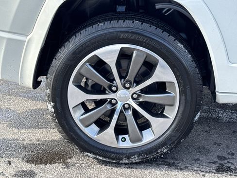 Used 2019 Jeep Cherokee Overland w/ Technology Group image 42