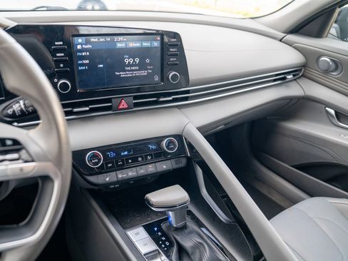 Used 2021 Hyundai Elantra SEL w/ Convenience Package image 13