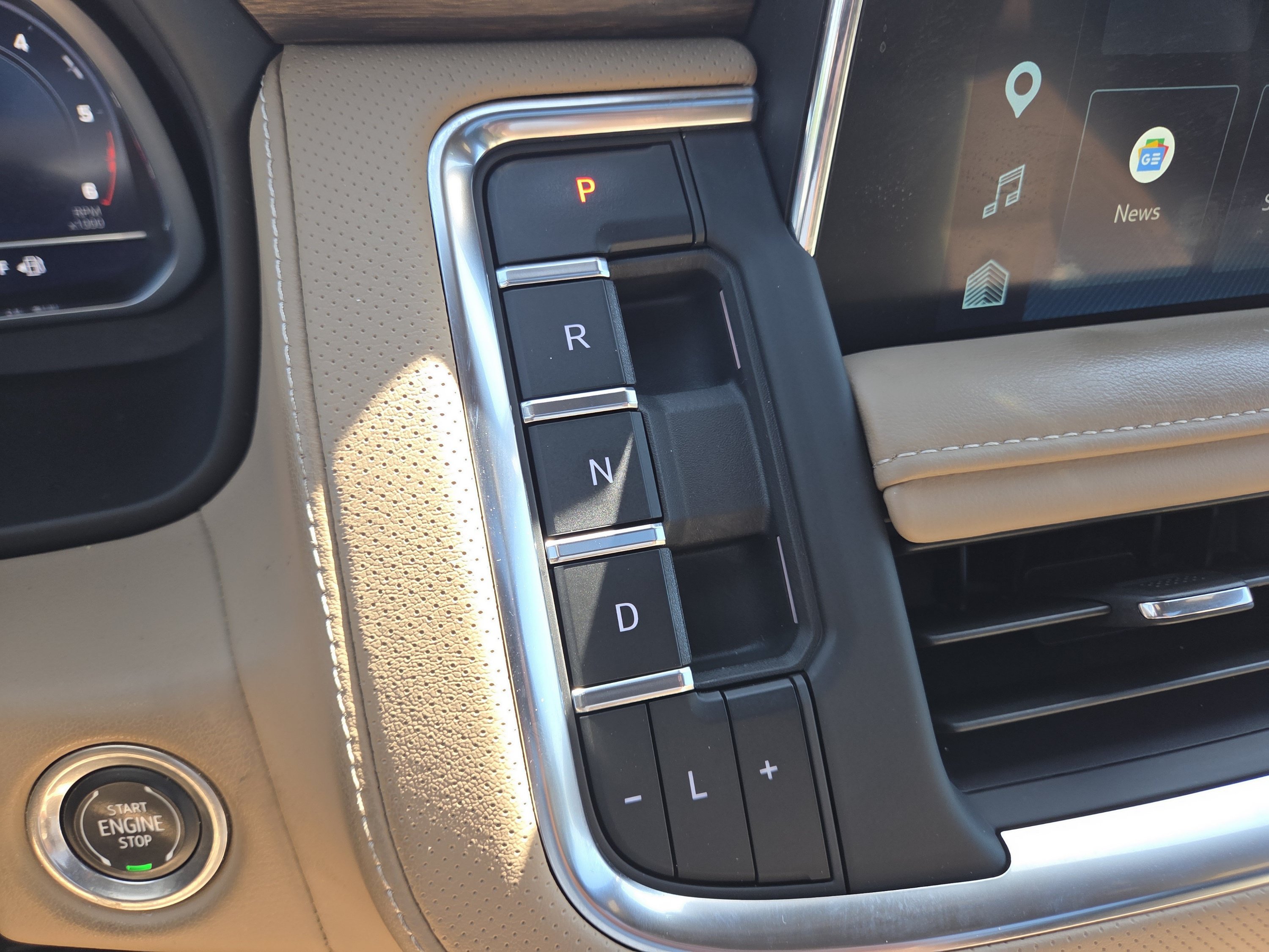 Used 2023 Chevrolet Suburban Premier AWD/4WD image 43