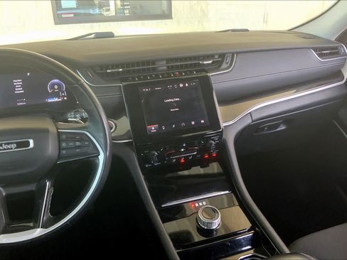 Used 2021 Jeep Grand Cherokee L Laredo w/ Luxury Tech Group I image 6