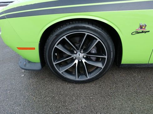 Used 2015 Dodge Challenger R/T Scat Pack w/ Leather Interior Group RWD image 13