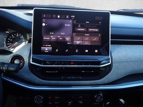 Used 2024 Jeep Compass Latitude image 15