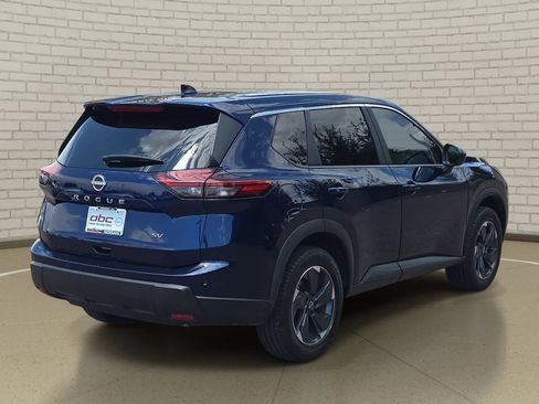Certified 2024 Nissan Rogue SV FWD image 5