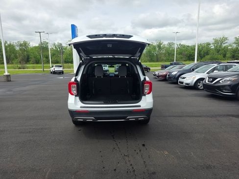 Used 2020 Ford Explorer XLT w/ Equipment Group 202A AWD/4WD image 14
