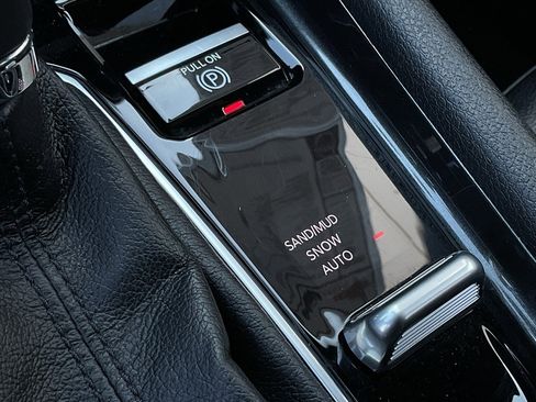 Used 2023 Jeep Compass Latitude image 36