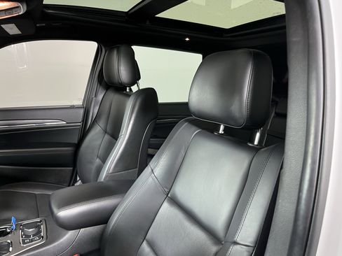 Used 2021 Jeep Grand Cherokee Limited w/ Luxury Group II AWD/4WD image 16