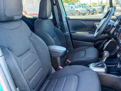 Used 2022 Jeep Renegade Latitude AWD/4WD image 15