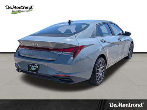 Used 2022 Hyundai Elantra SEL FWD image 5
