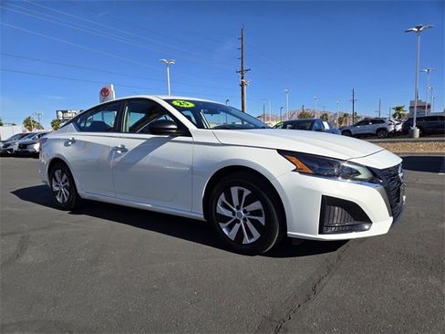 Used 2025 Nissan Altima 2.5 S image 2