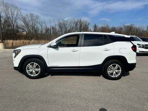 Used 2024 GMC Terrain SLE image 2