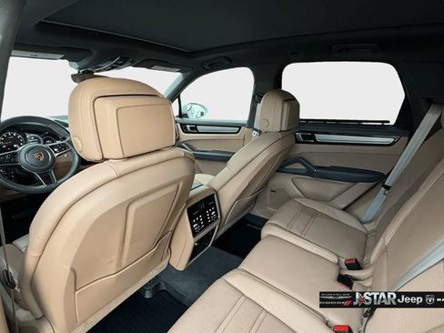 Used 2023 Porsche Cayenne Platinum Edition image 23