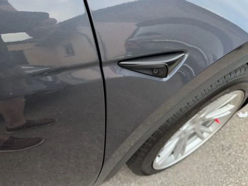 Used 2022 Tesla Model Y Long Range AWD/4WD image 26