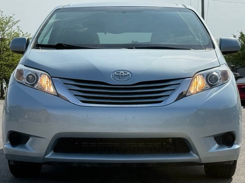 Used 2017 Toyota Sienna LE FWD image 9