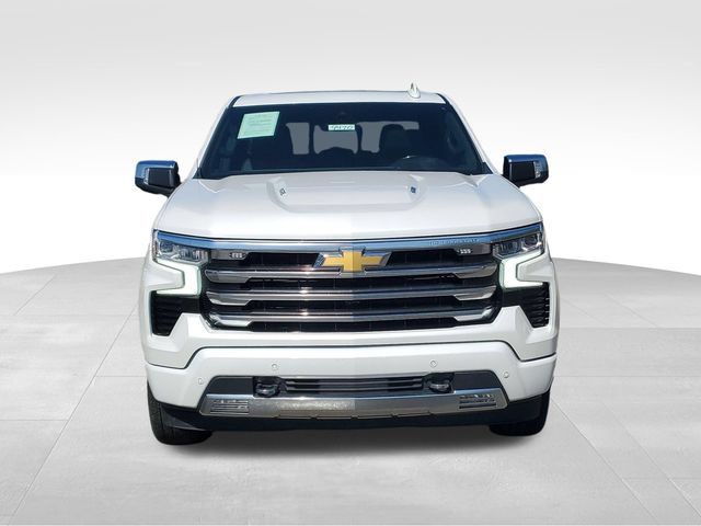 Used 2024 Chevrolet Silverado 1500 High Country w/ High Country Premium Package AWD/4WD image 2