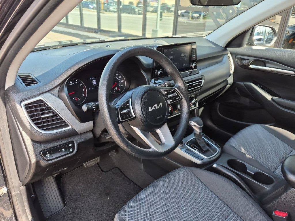 Used 2023 Kia Seltos LX AWD/4WD image 11