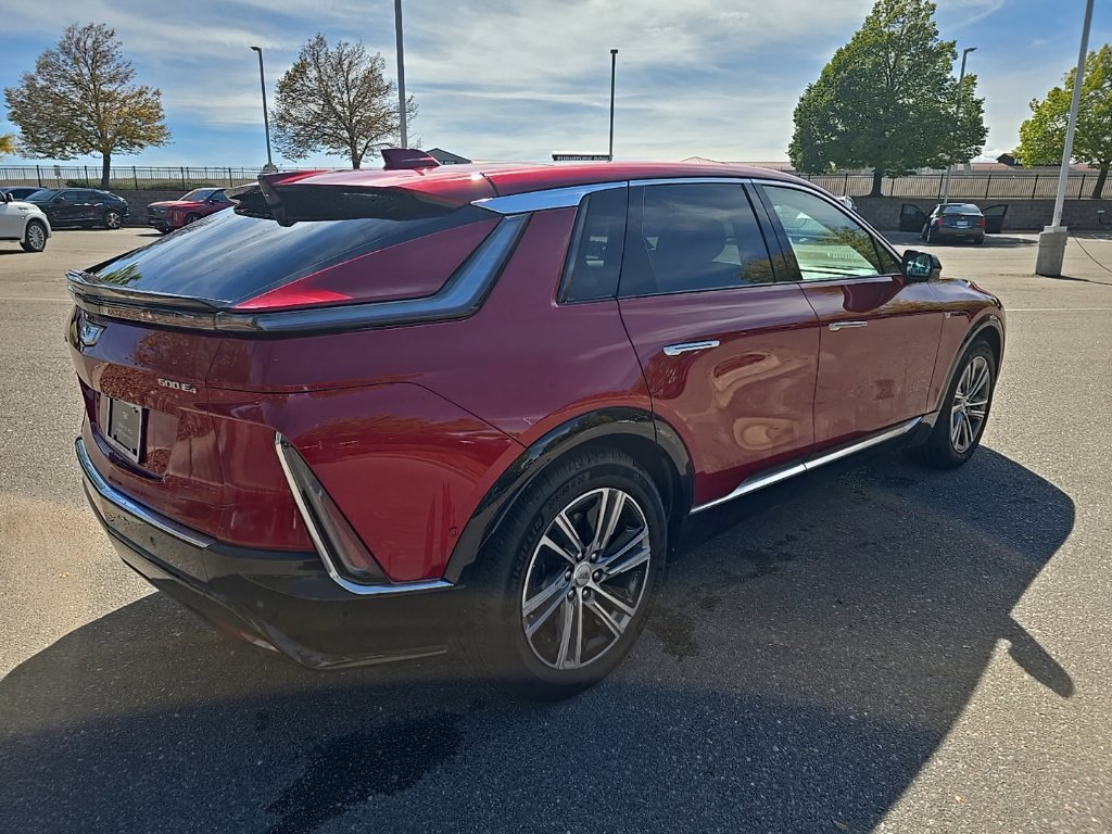 Used 2024 Cadillac Lyriq Luxury AWD/4WD image 5