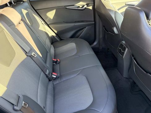 Used 2024 Kia Niro EX w/ EX Cold Weather Package image 23