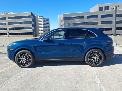 Used 2025 Porsche Cayenne E-Hybrid image 2