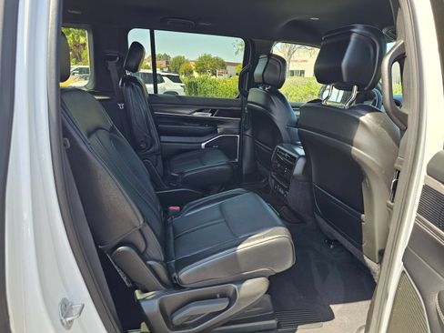 Used 2024 Jeep Wagoneer Series III AWD/4WD image 35
