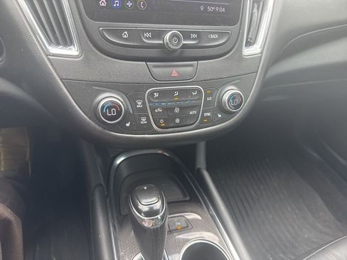 Used 2019 Chevrolet Malibu LT w/ Leather Package image 13
