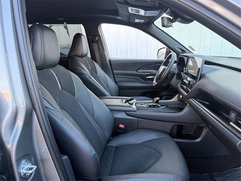 Used 2025 Toyota Grand Highlander AWD Hybrid image 32