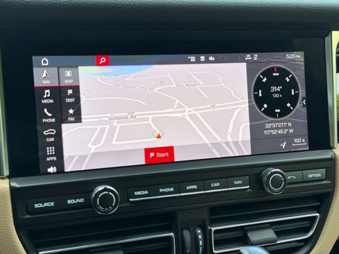 Used 2020 Porsche Macan AWD/4WD image 25