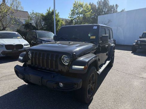 Used 2022 Jeep Wrangler Unlimited Sahara AWD/4WD image 6