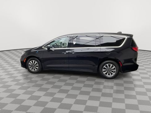 Used 2023 Chrysler Pacifica Touring-L FWD image 36