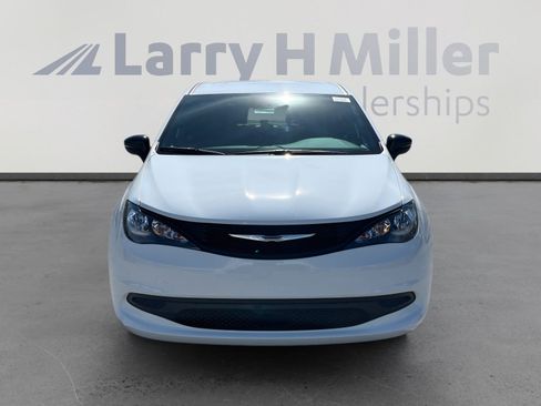 New 2026 Chrysler Voyager LX image 8