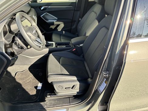 Used 2025 Audi Q3 2.0T Premium image 9