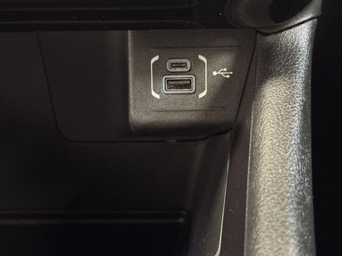 Used 2025 Jeep Compass Sport image 35