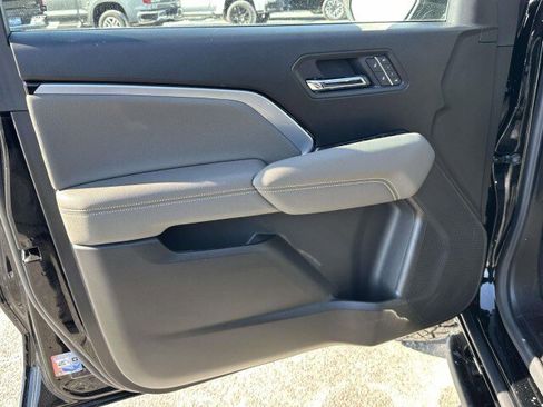 Used 2025 Chevrolet Colorado ZR2 w/ Midnight Edition image 14