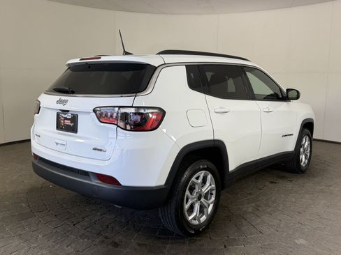 Used 2026 Jeep Compass Latitude AWD/4WD image 9